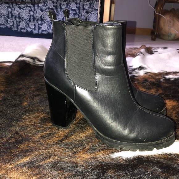 Black Block Heel Chelsea Boot - Chinese Laundry - Picture 1 of 4